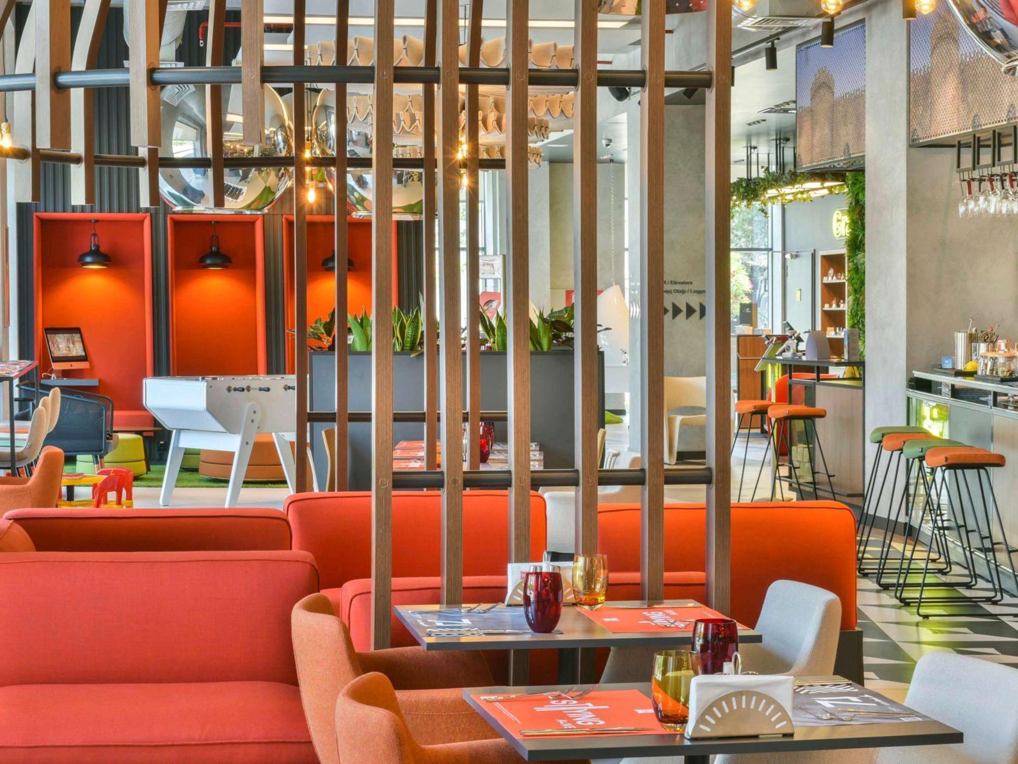 ibis Baku City Bagian luar foto