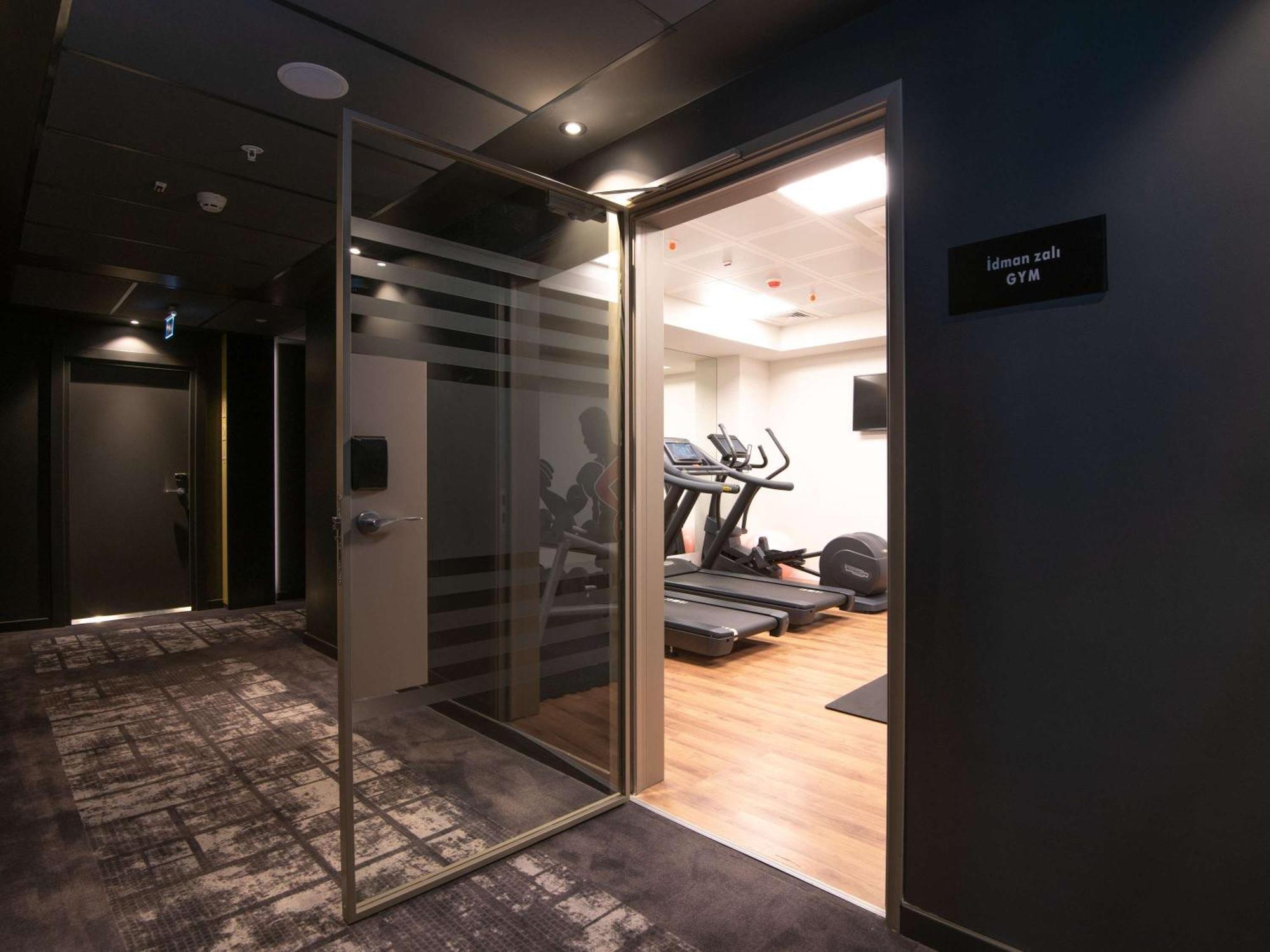 ibis Baku City Bagian luar foto