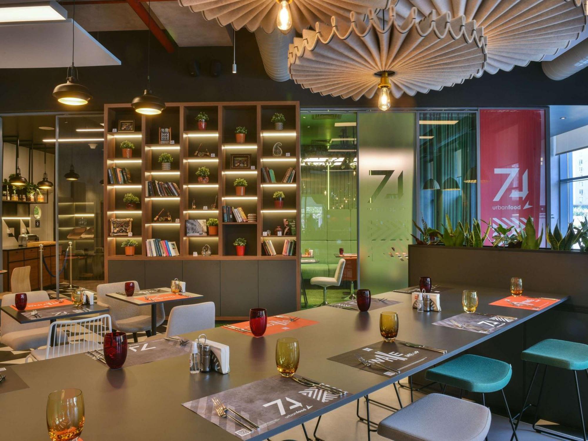 ibis Baku City Bagian luar foto