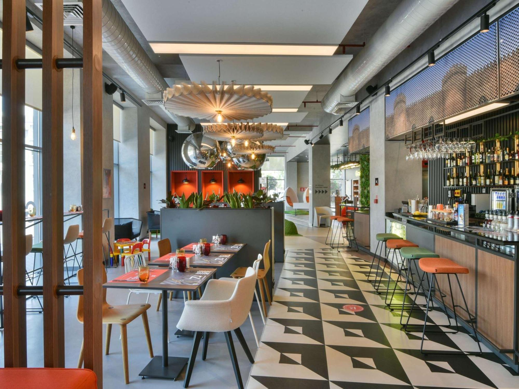 ibis Baku City Bagian luar foto