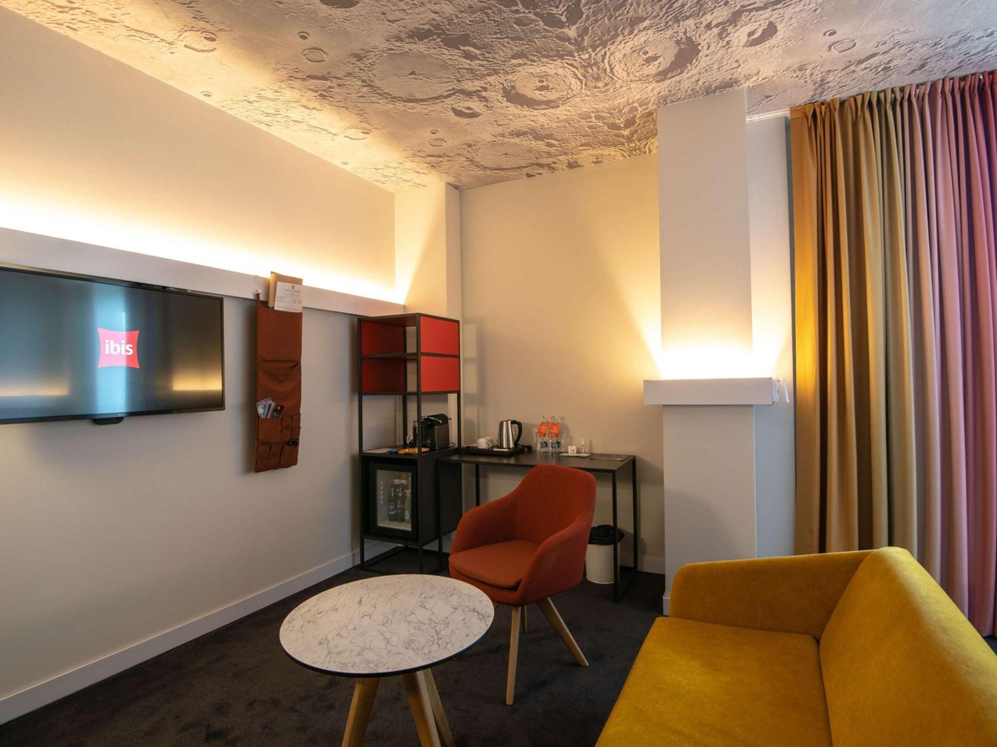 ibis Baku City Bagian luar foto